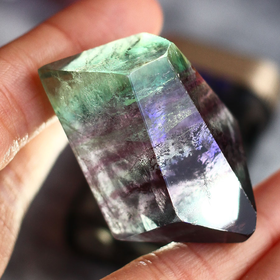 Флюорит ограненный