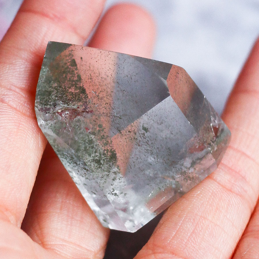 Хлоритовый кварц (кварц аквариум) в форме кристалла-генератора (высокий сорт)