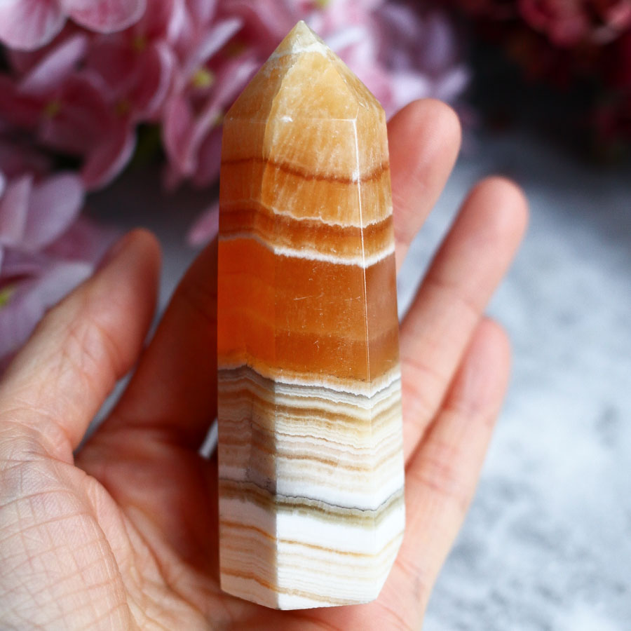 Апельсиновый кальцит в форме кристалла-генератора