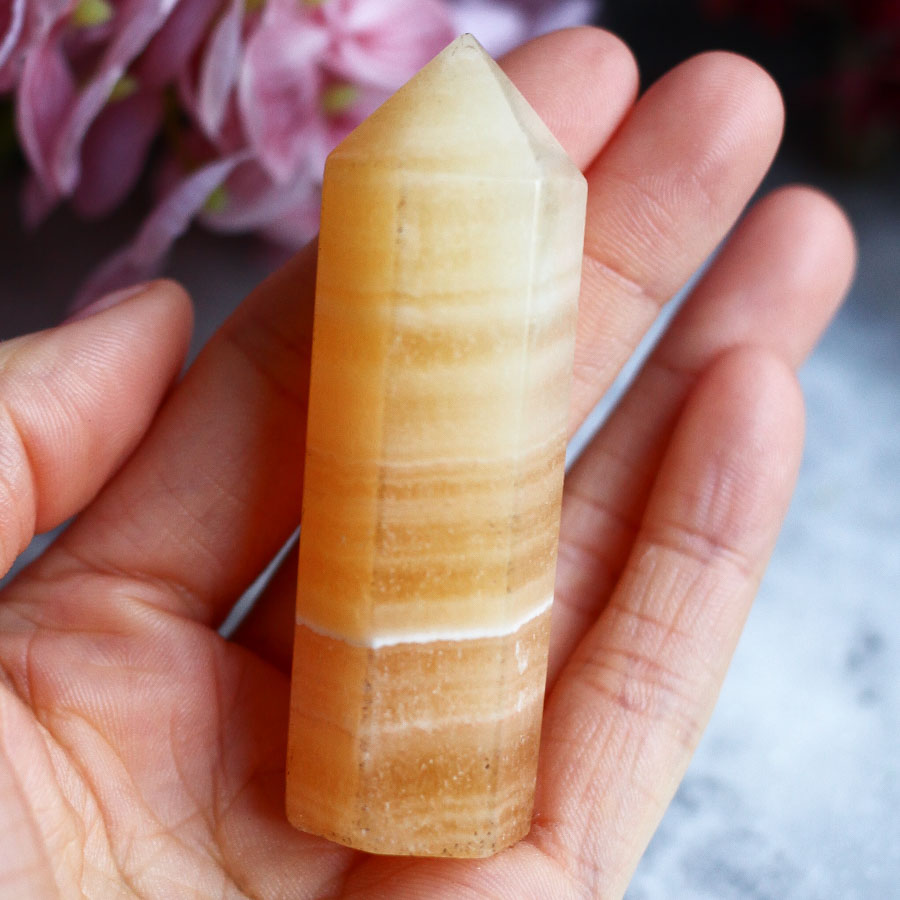 Апельсиновый кальцит в форме кристалла-генератора