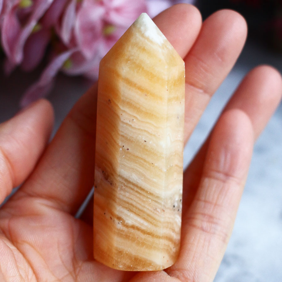 Апельсиновый кальцит в форме кристалла-генератора