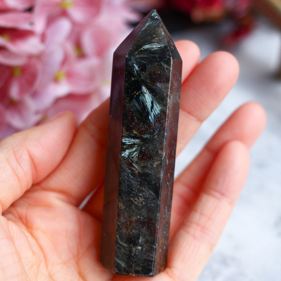 Антофиллит-жедрит в форме кристалла-генератора