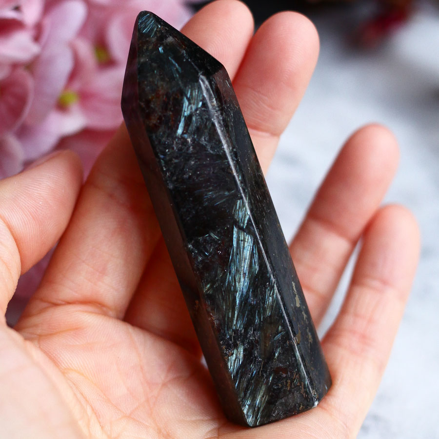 Антофиллит-жедрит в форме кристалла-генератора