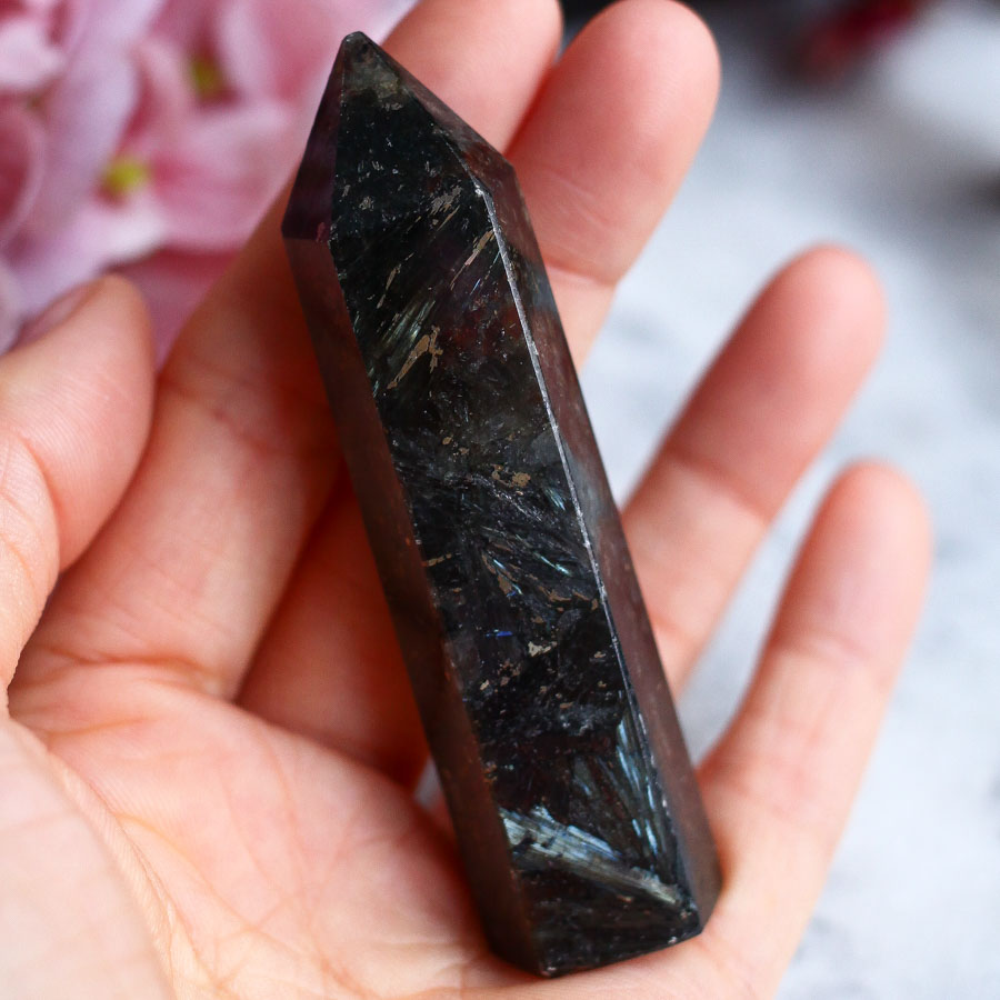 Антофиллит-жедрит в форме кристалла-генератора