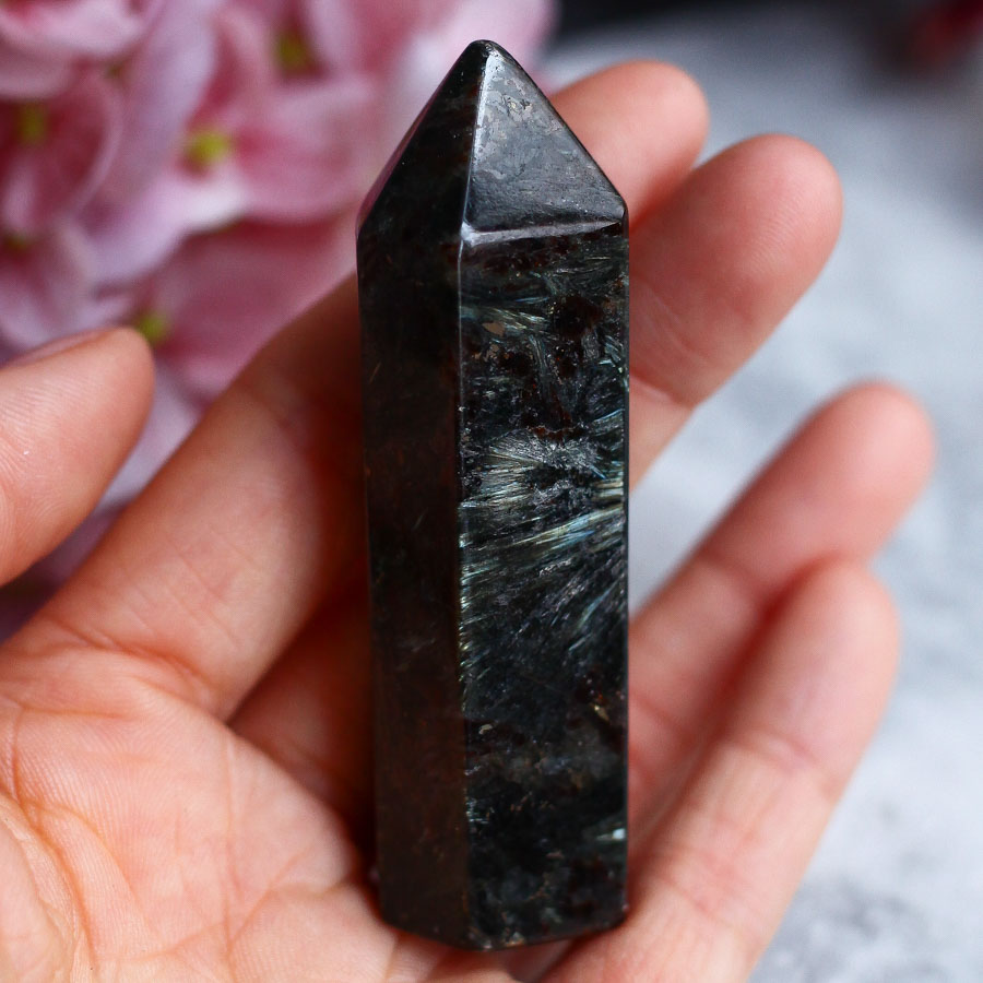 Антофиллит-жедрит в форме кристалла-генератора