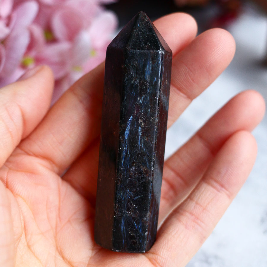 Антофиллит-жедрит в форме кристалла-генератора