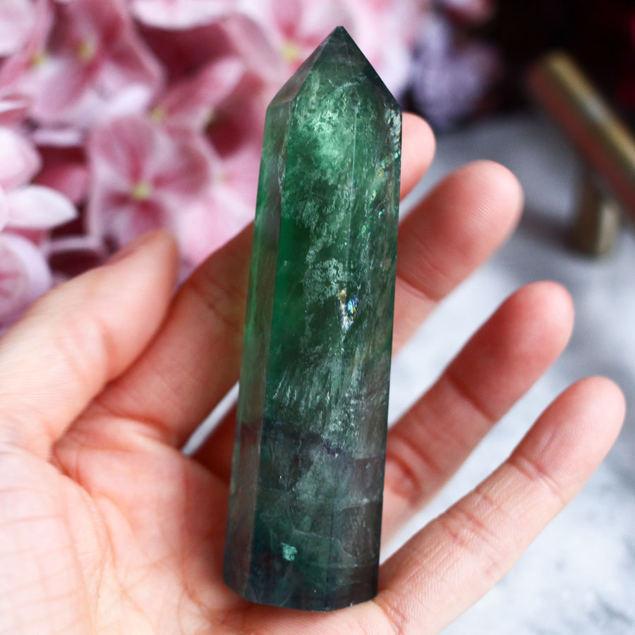 Флюорит в форме кристалла-генератора