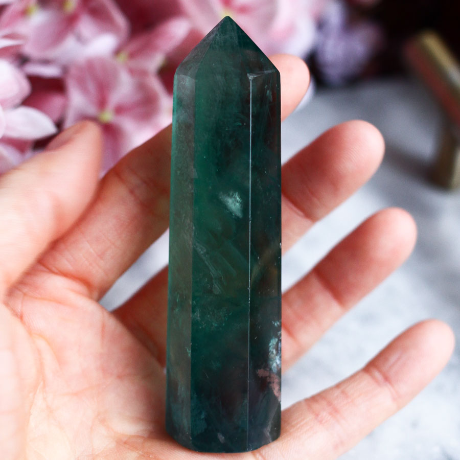 Флюорит в форме кристалла-генератора