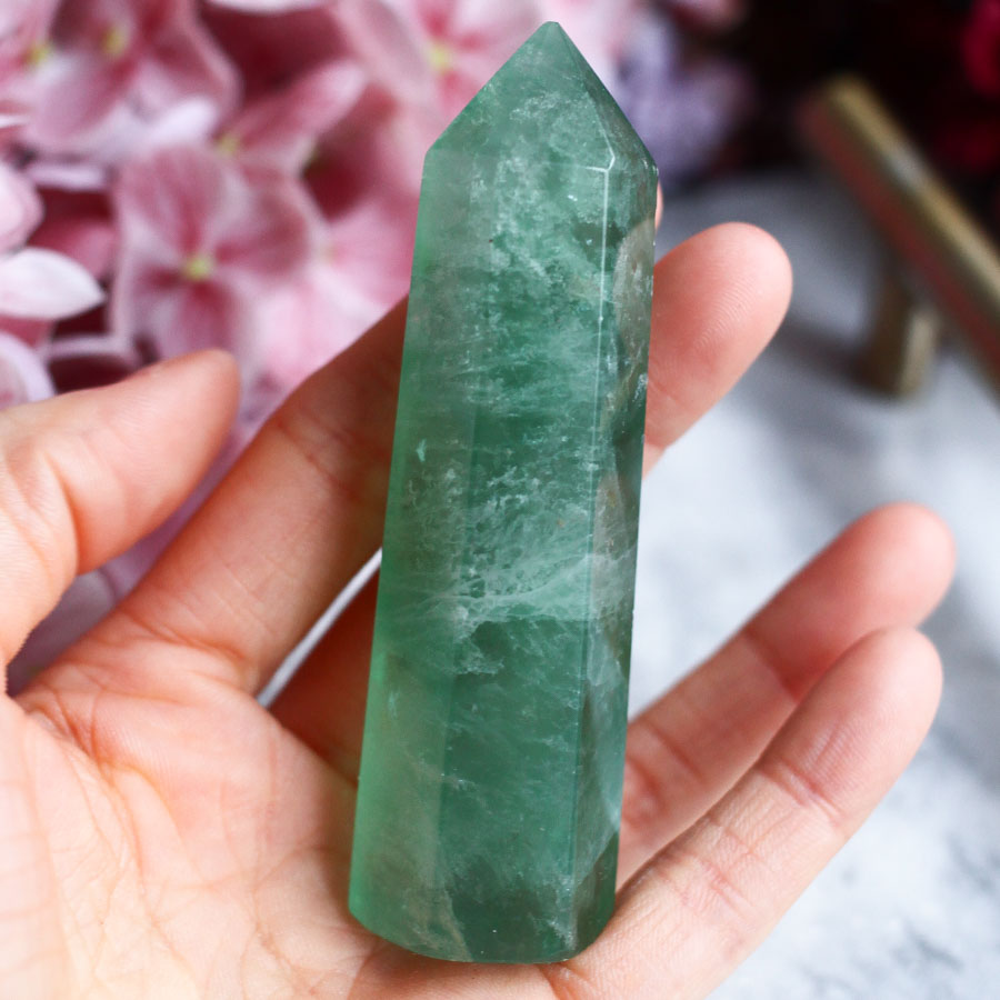 Флюорит в форме кристалла-генератора