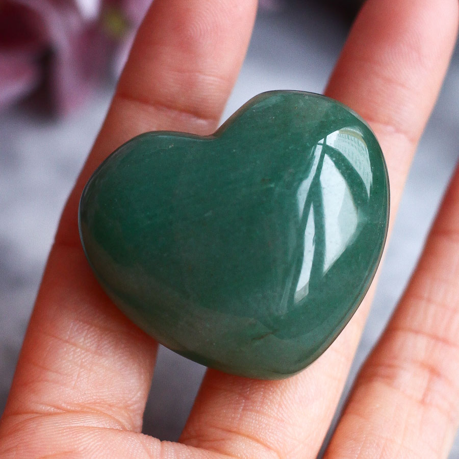 Зеленый авантюрин в форме сердца
