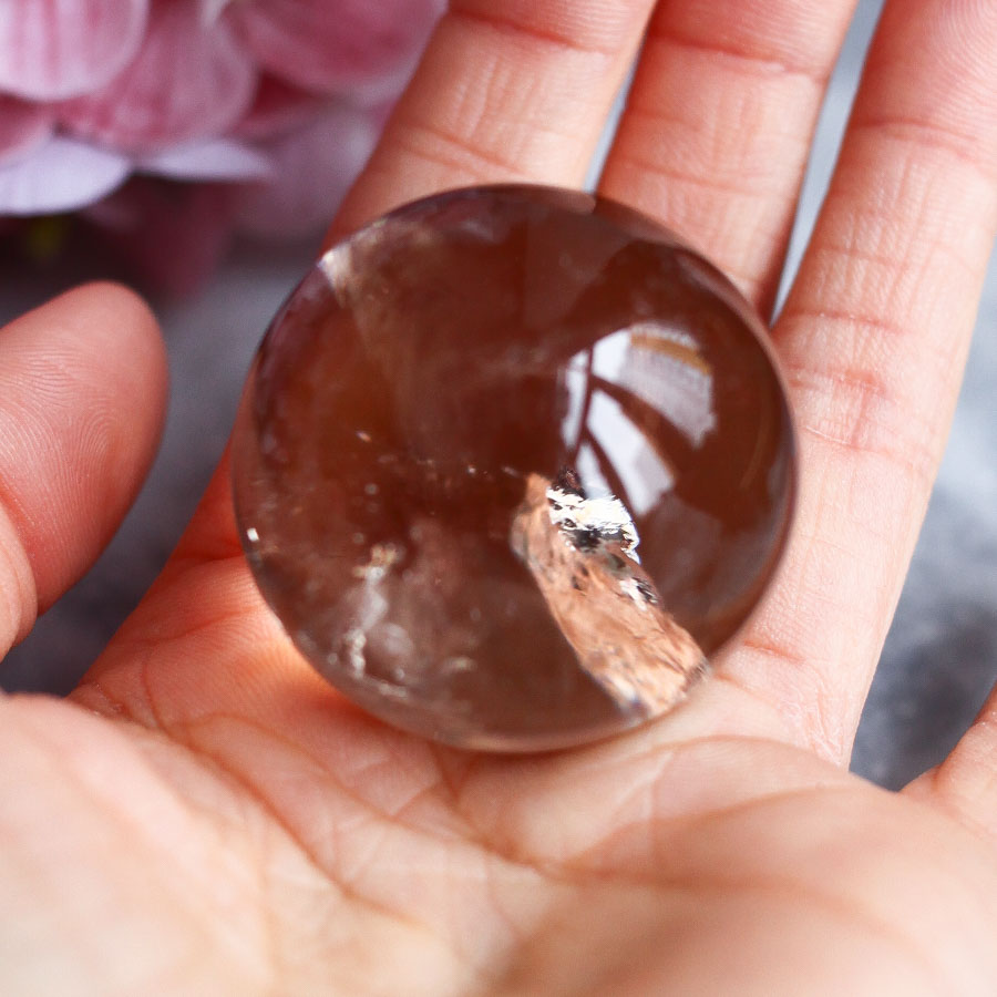 Раухтопаз в форме шара (дымчатый кварц)