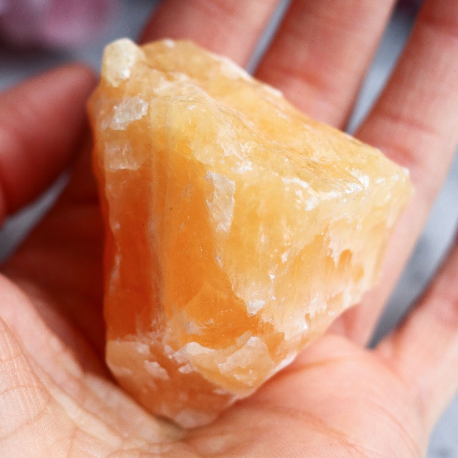 Апельсиновый кальцит необработанный