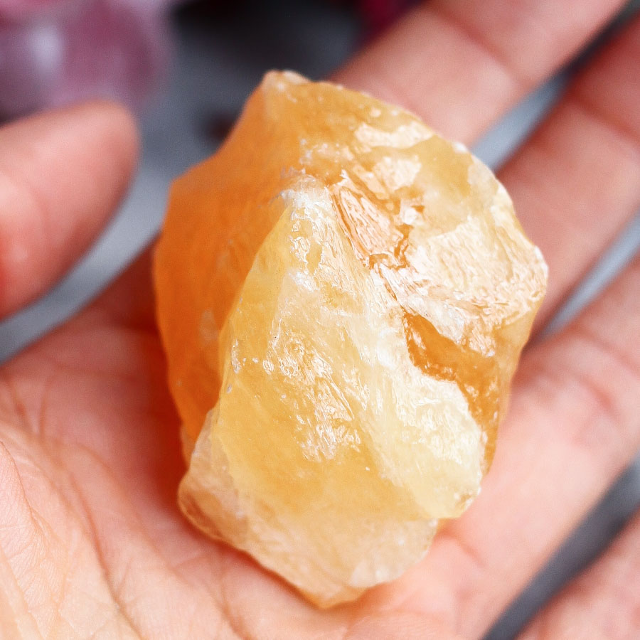 Апельсиновый кальцит необработанный