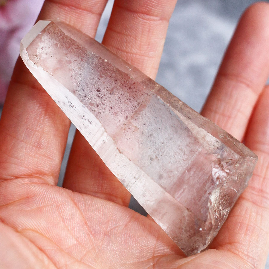 Кристалл дымчатого кварца ("лемурийский кварц")