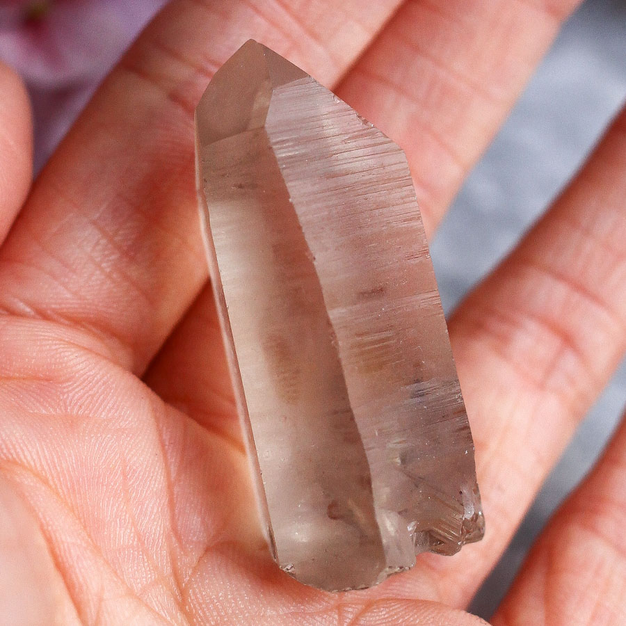 Кристалл дымчатого кварца ("лемурийский кварц")