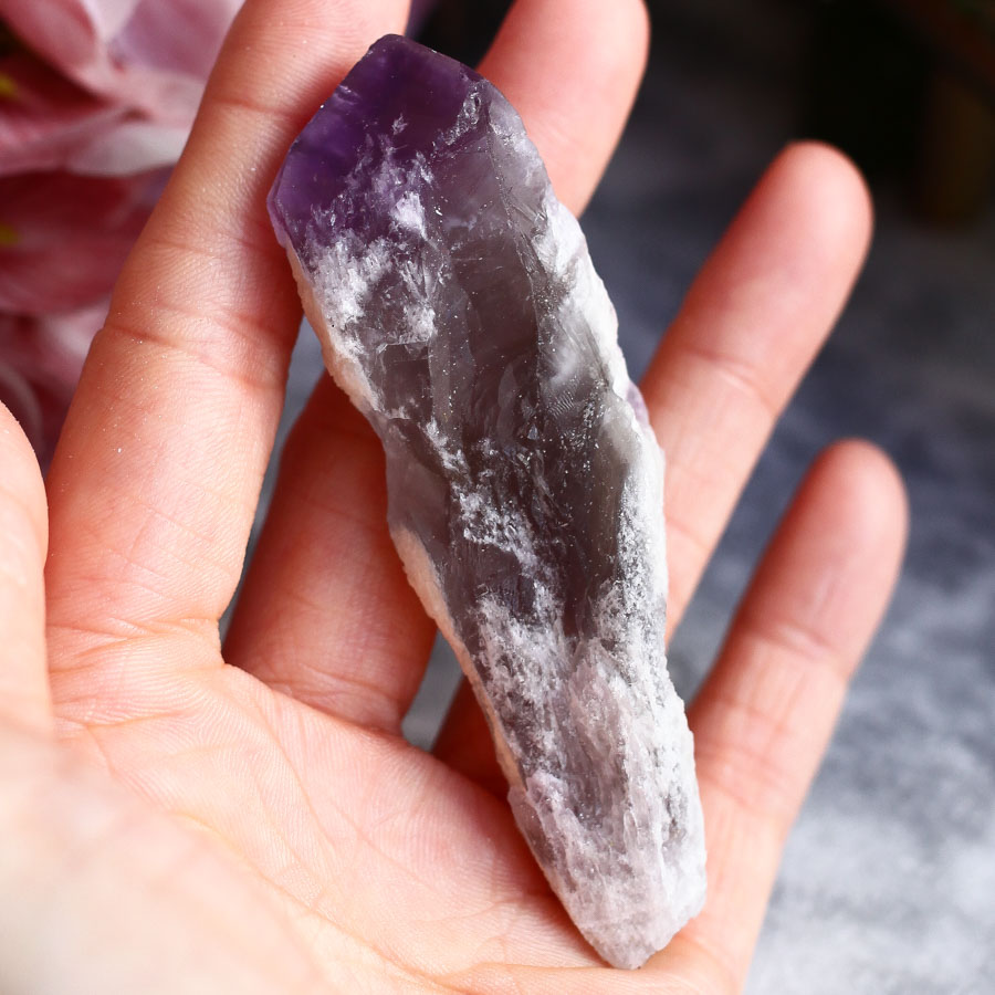 Кристалл аметиста «Зуб дракона»