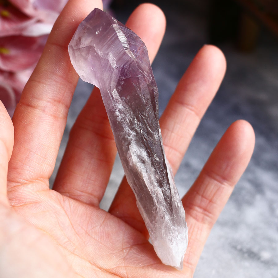 Кристалл аметиста «Зуб дракона»