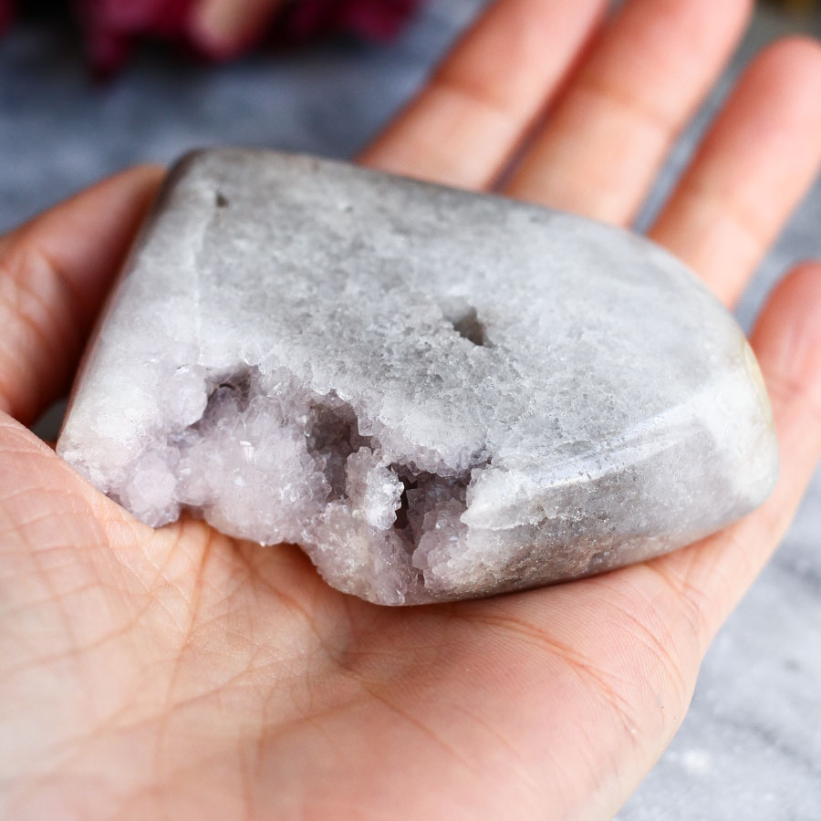 Бразильский «розовый аметист» приполированный