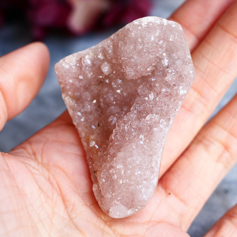 Бразильский «розовый аметист» приполированный