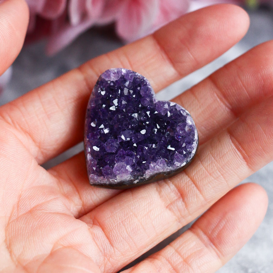 Друза аметиста в форме сердца