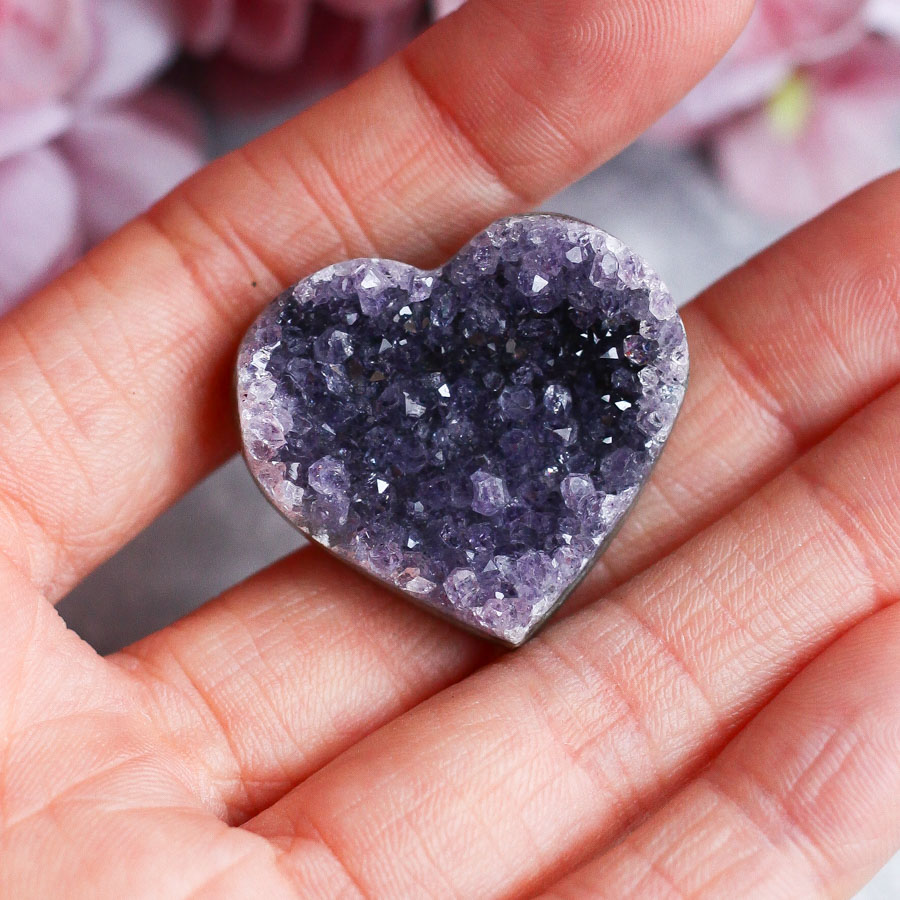 Друза аметиста в форме сердца