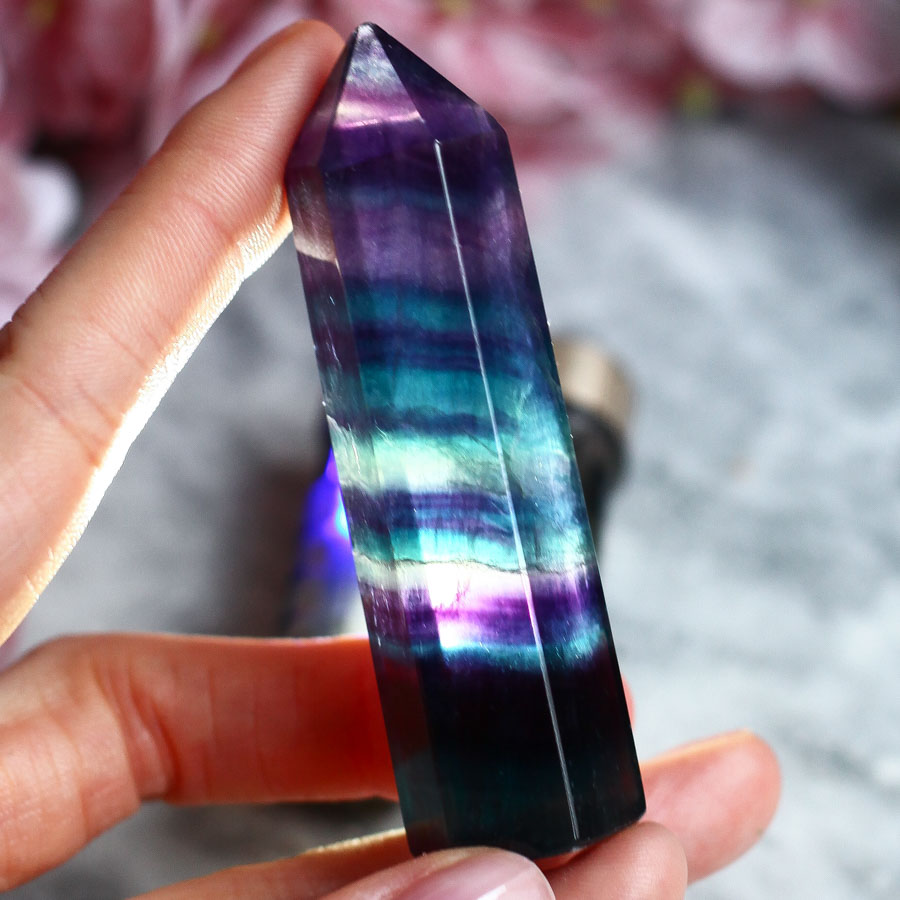 Флюорит в форме кристалла-генератора