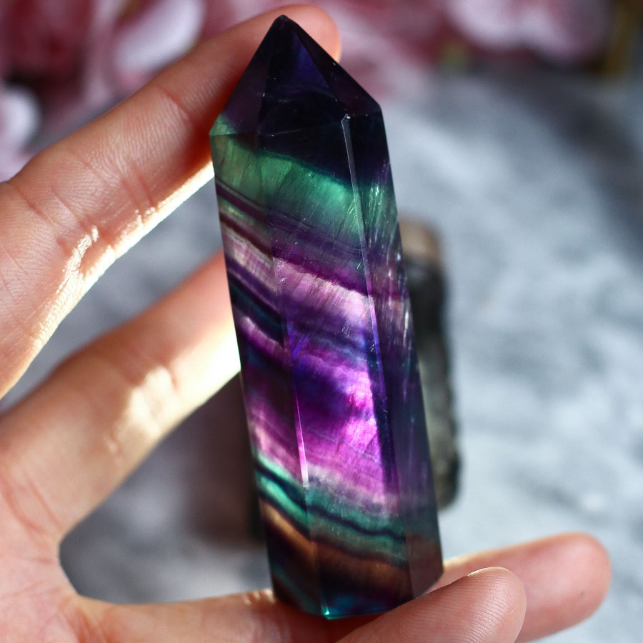 Флюорит в форме кристалла-генератора