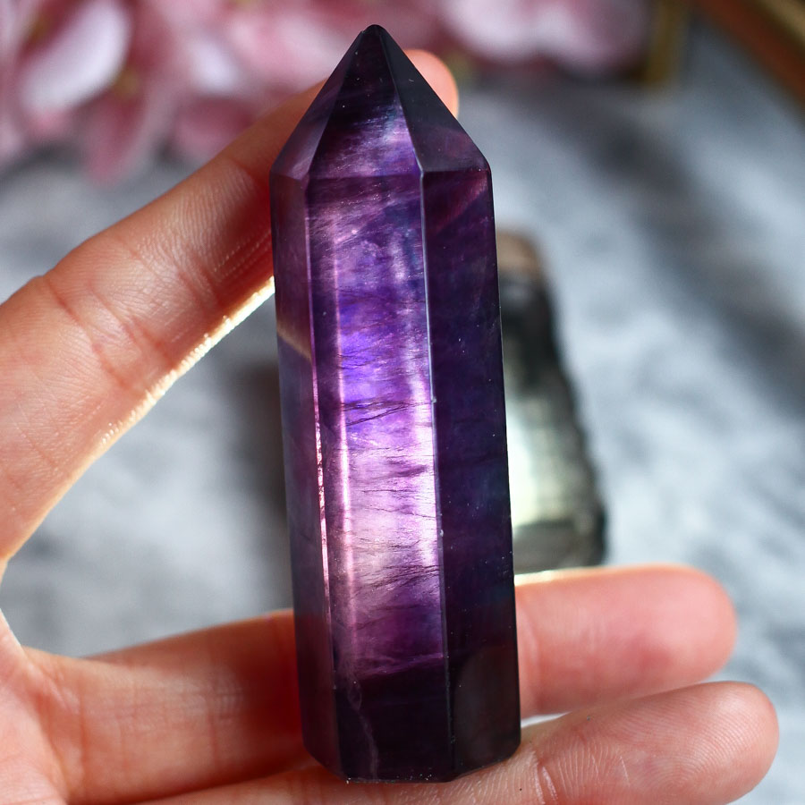 Флюорит в форме кристалла-генератора