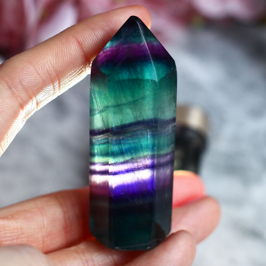 Флюорит в форме кристалла-генератора