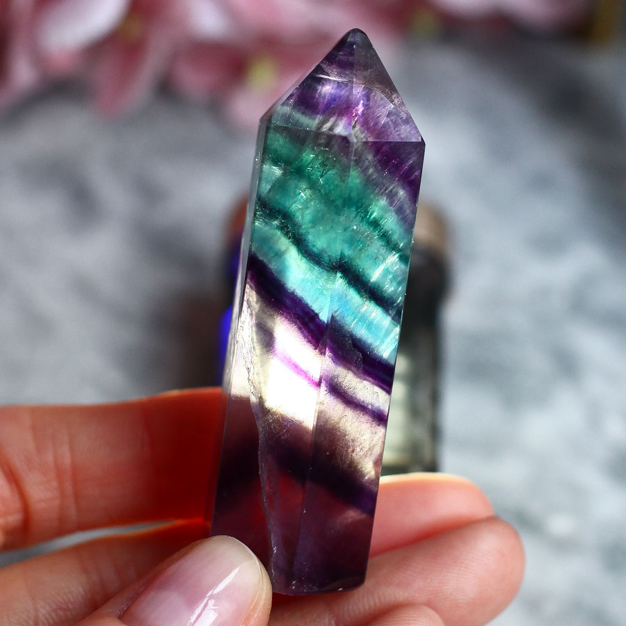 Флюорит в форме кристалла-генератора