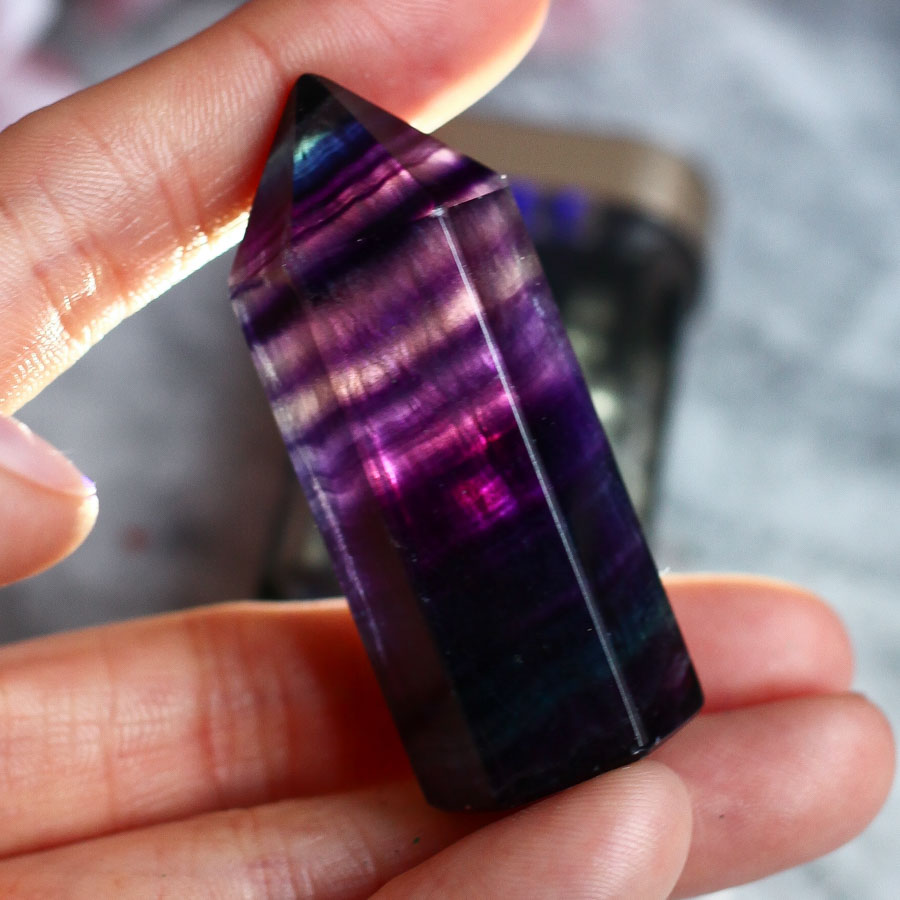 Флюорит в форме кристалла-генератора