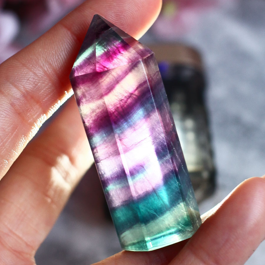 Флюорит в форме кристалла-генератора