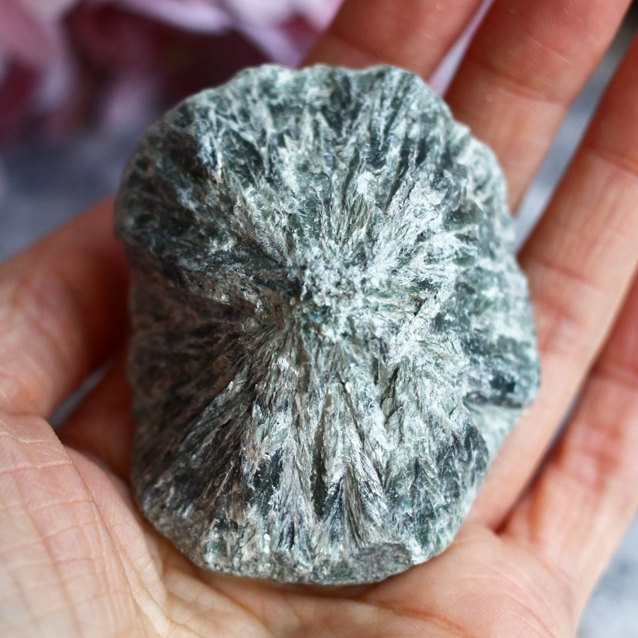 Серафинит необработанный