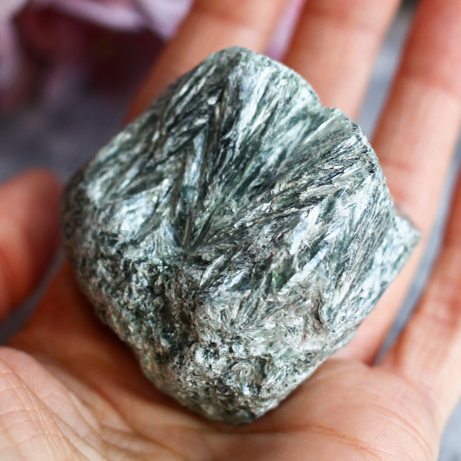 Серафинит необработанный