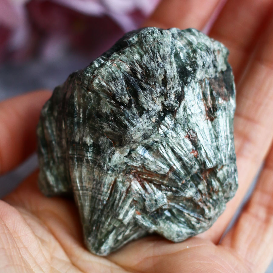 Серафинит необработанный