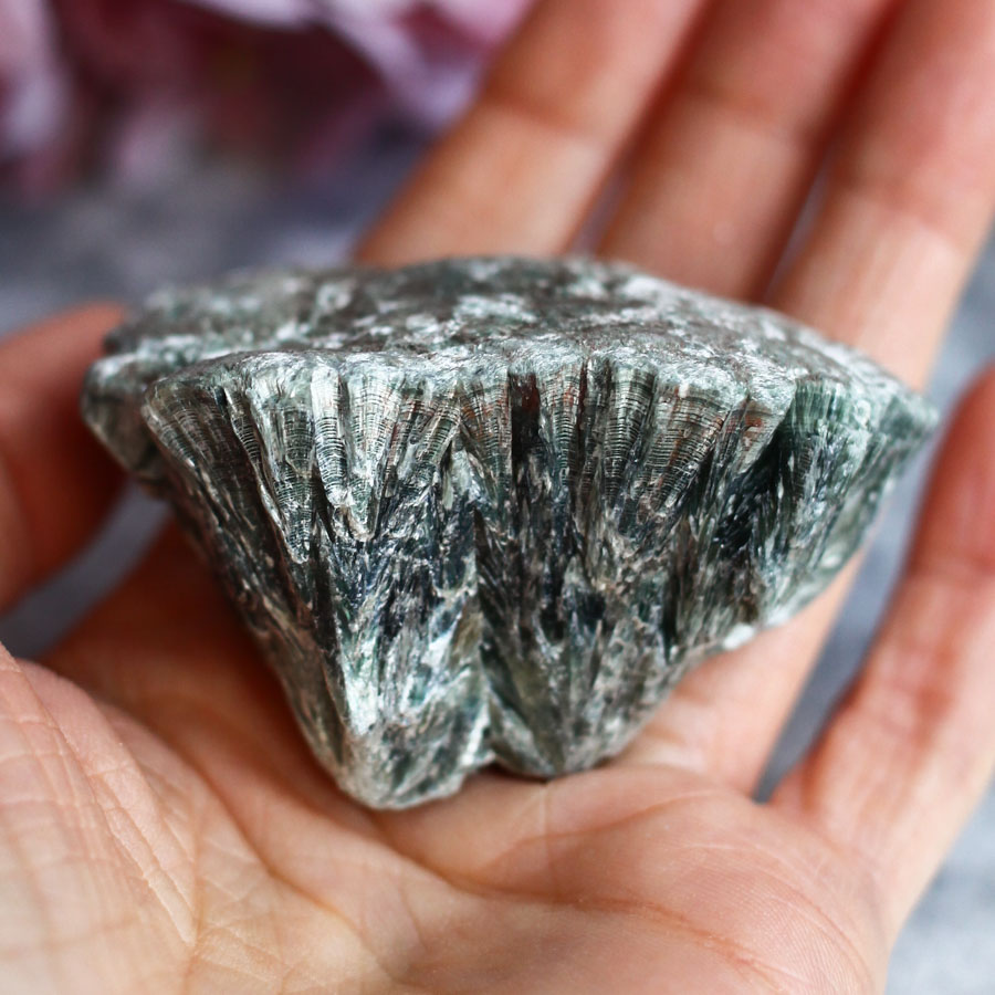 Серафинит необработанный