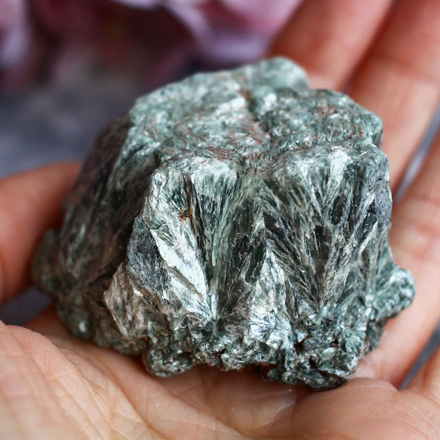 Серафинит необработанный