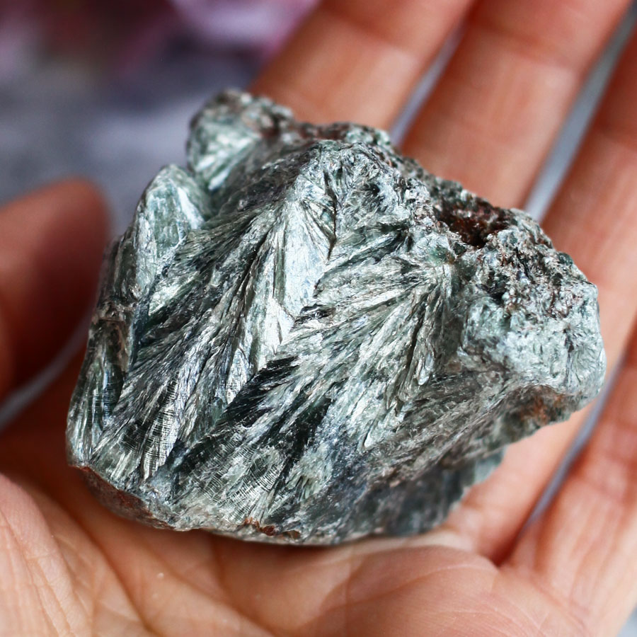 Серафинит необработанный