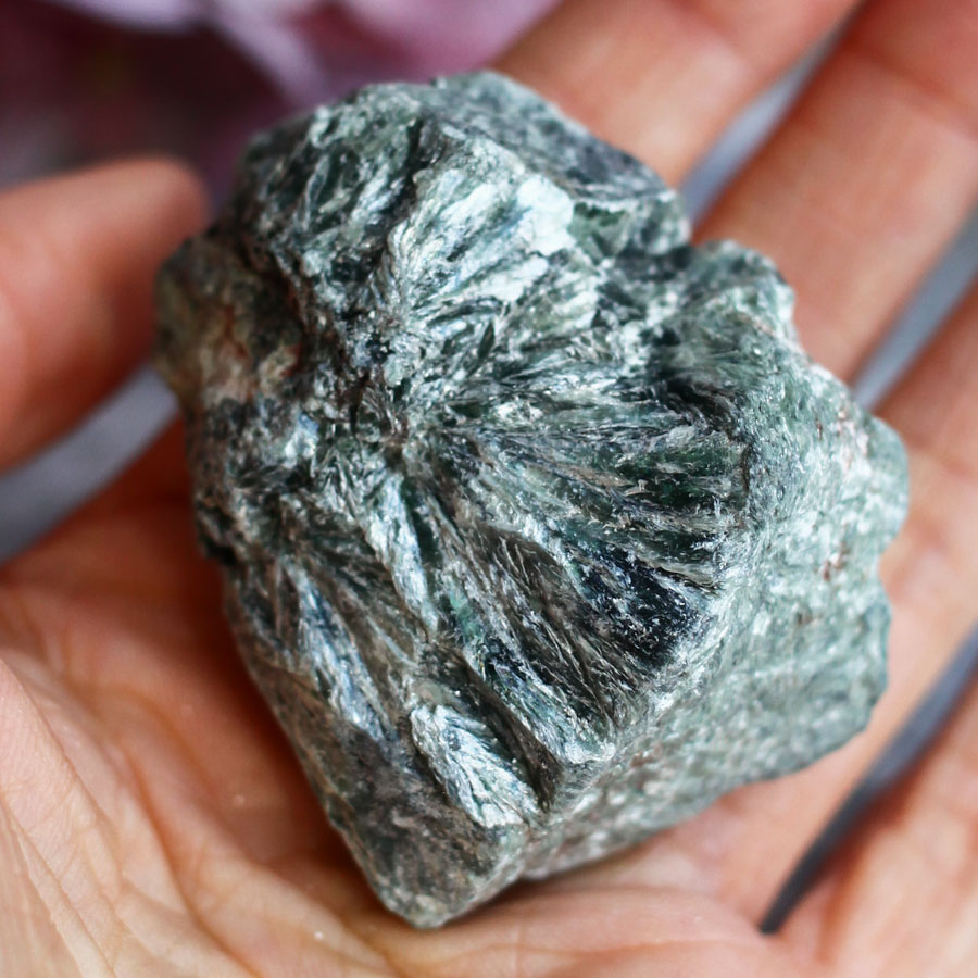 Серафинит необработанный