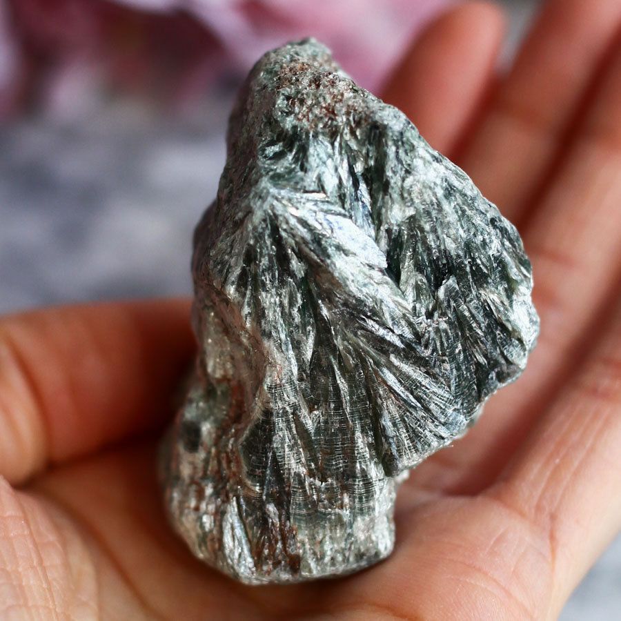 Серафинит необработанный