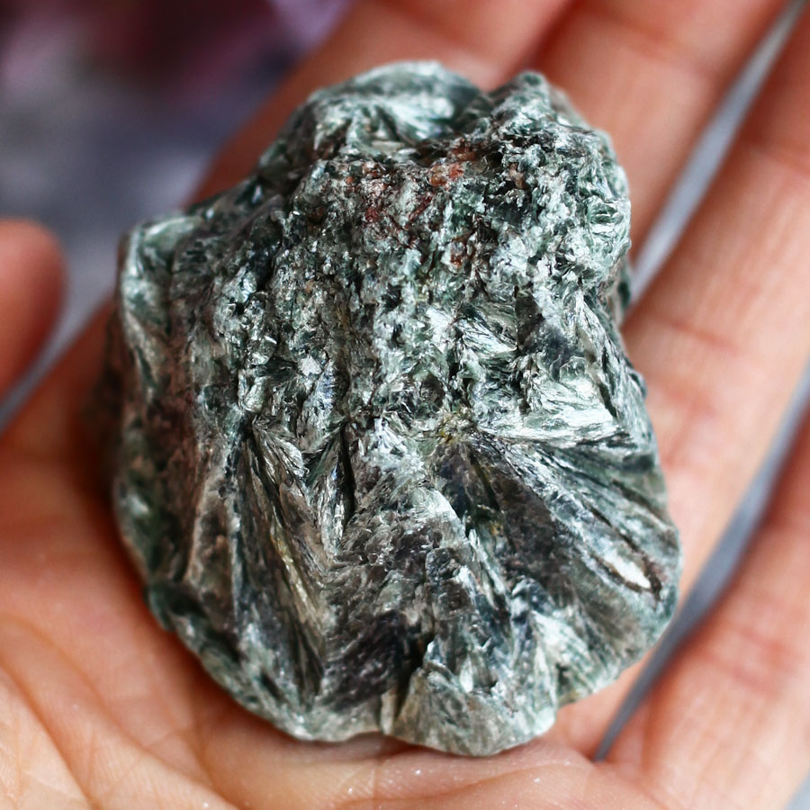 Серафинит необработанный