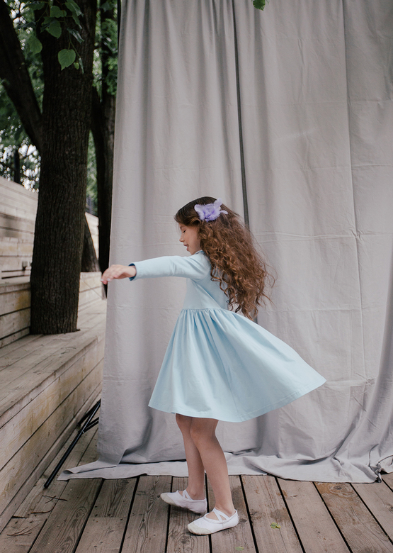 Небесно-голубое платье