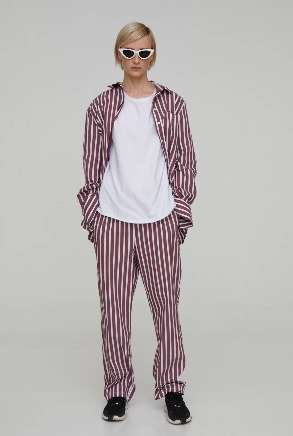Брюки бордо в белую полоску