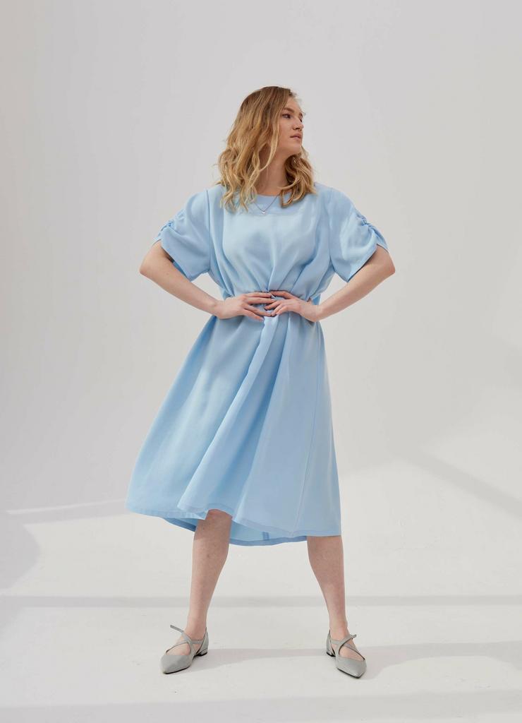 Платье из голубого тенсела