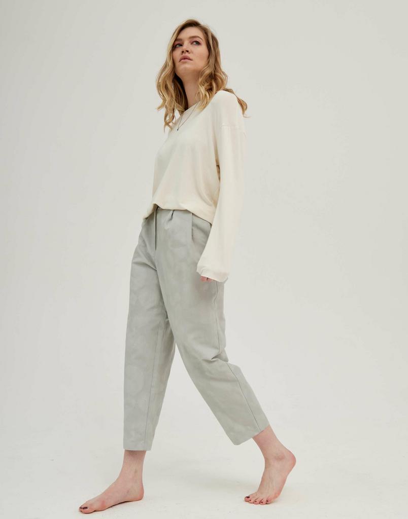 Летние брюки из плотного хлопка с двумя защипами