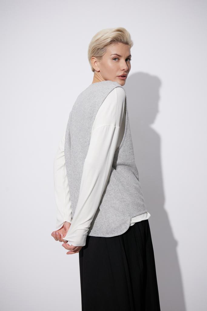 Серый шерстяной жилет