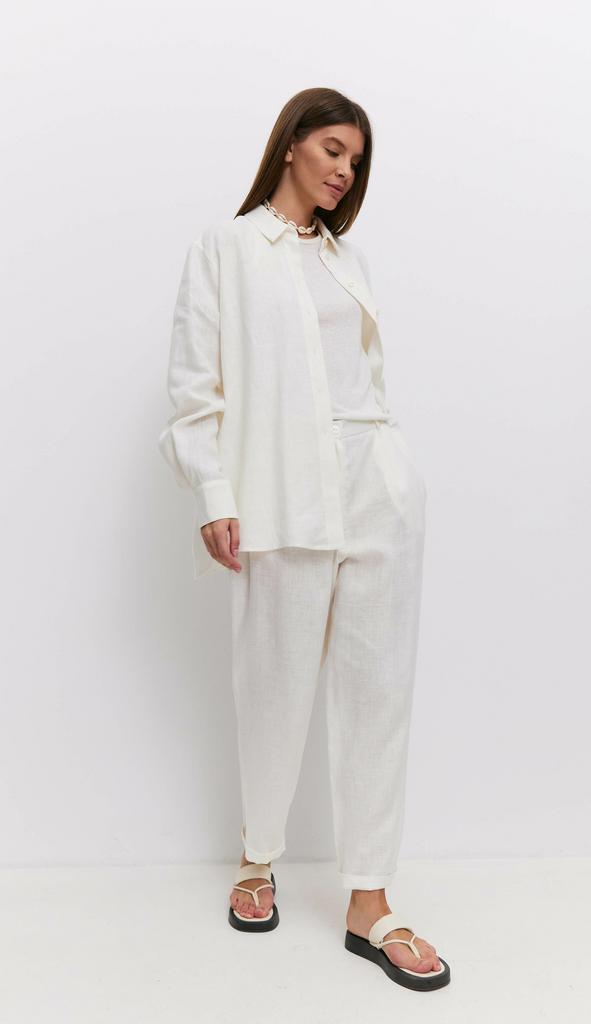 Брюки с двумя защипами из белого льна
