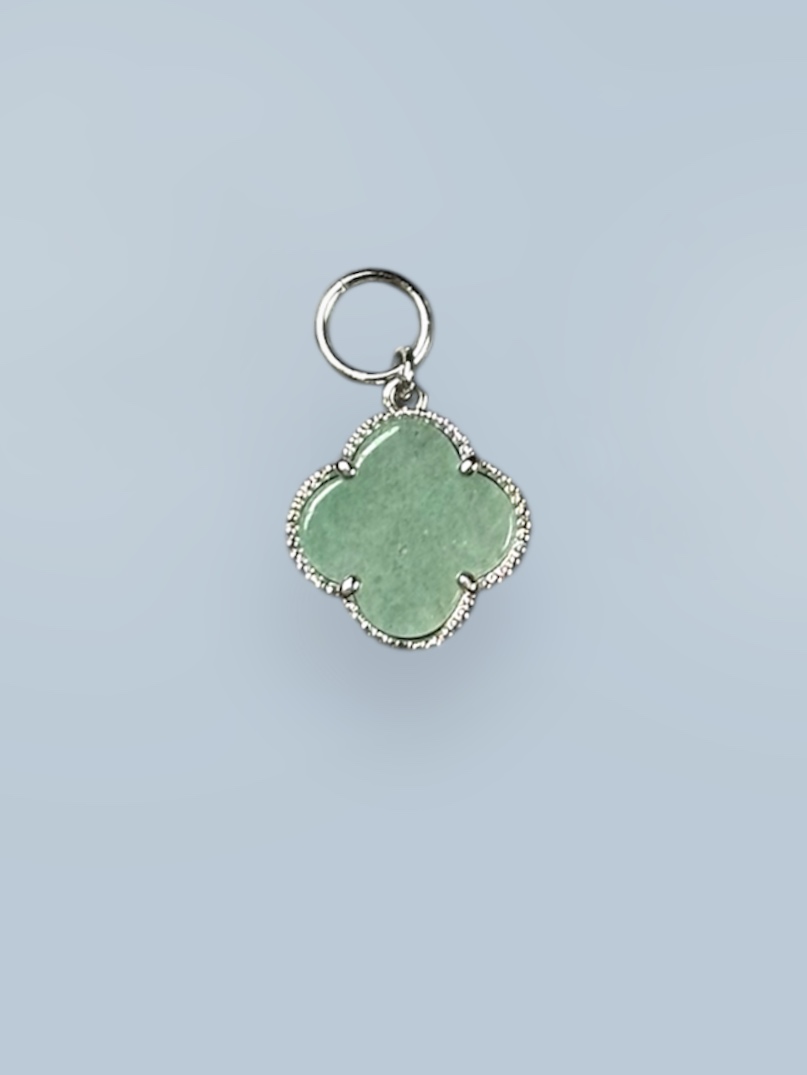 Клевер из камня