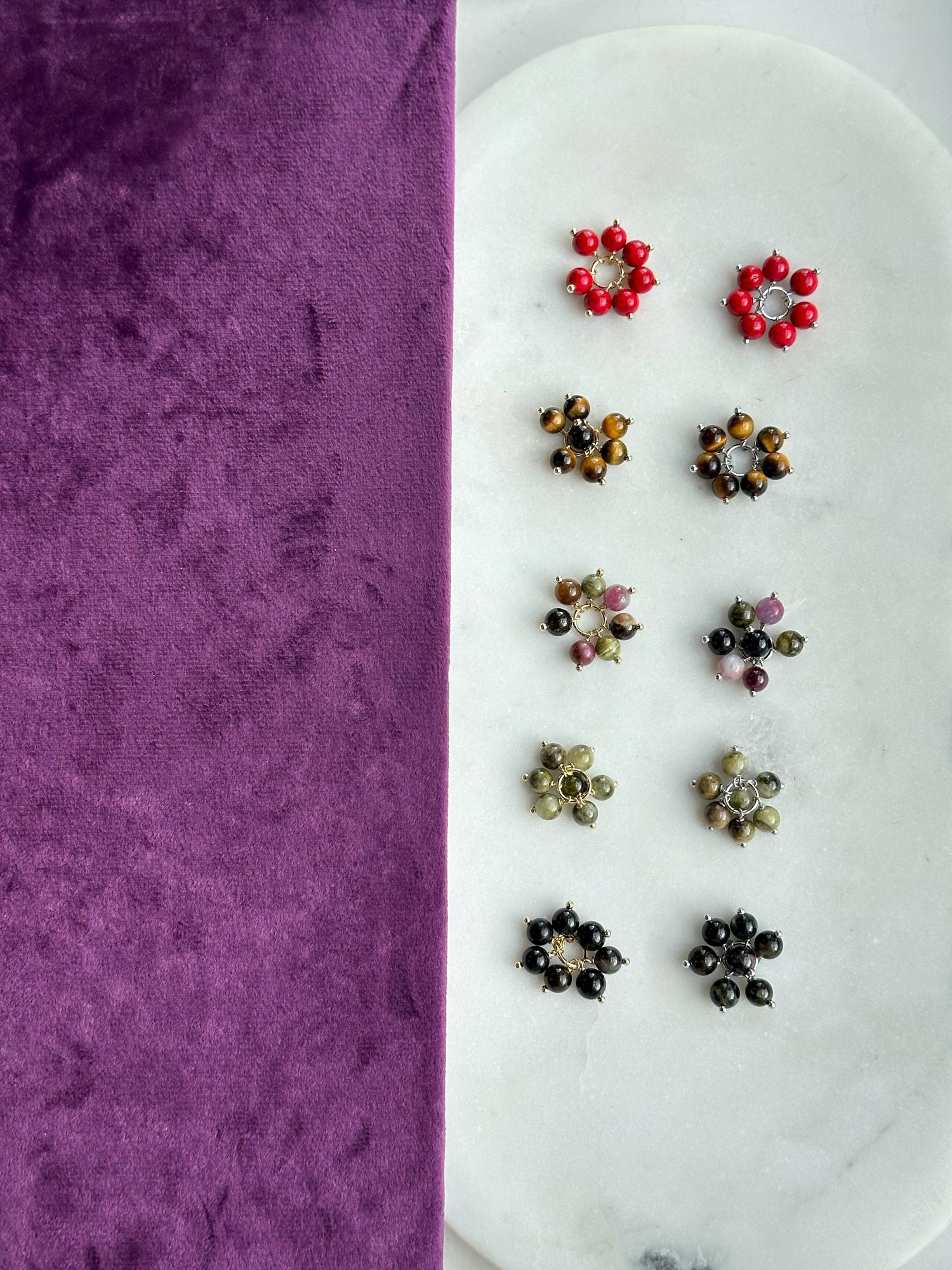 Гроздь из бусин камня