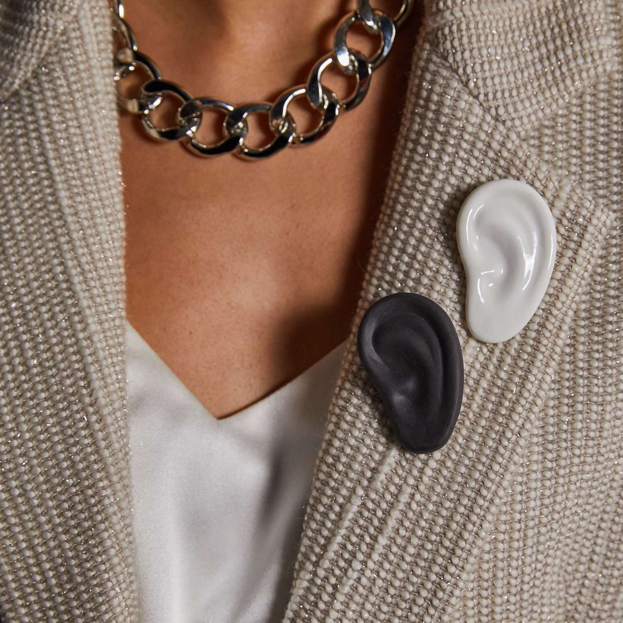 Брошь Ухо черное матовое